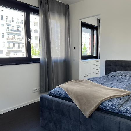 Luxury Waterfront Apartment Берлин Екстериор снимка
