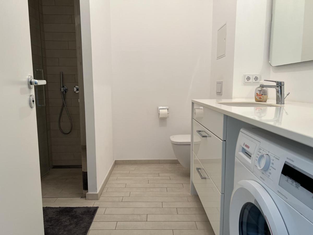 Luxury Waterfront Apartment Берлин Екстериор снимка